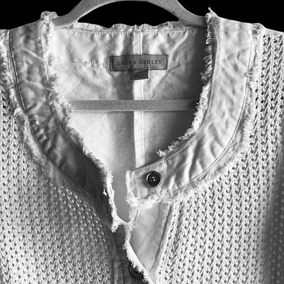 Laura Ashley. SHABBY CHIC white, cotton cardigan sweater - Picture 2 of 8